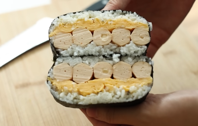 Onigiri Sosis Telur. (YouTube)